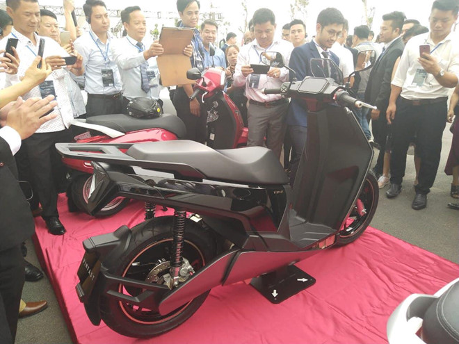 Lộ ảnh xe máy điện mới của VinFast, thiết kế nam tính hơn Klara