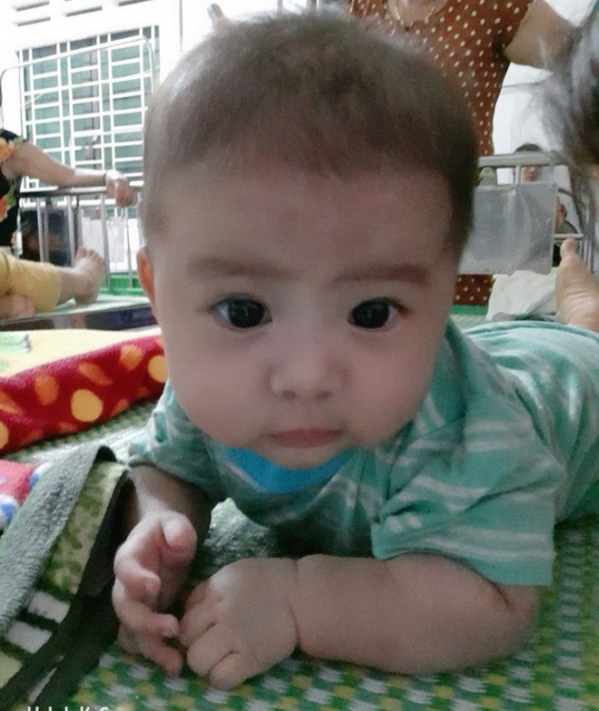 Mẹ bế con gửi cho người lạ rồi bỏ đi: Hé lộ lá thư tay xót xa của người mẹ