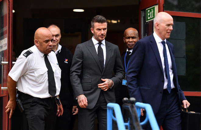 Beckham bị treo bằng nửa năm vì dùng điện thoại khi lái xe