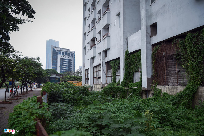 Chung cư bỏ hoang 9 năm ở đất vàng Hà Nội