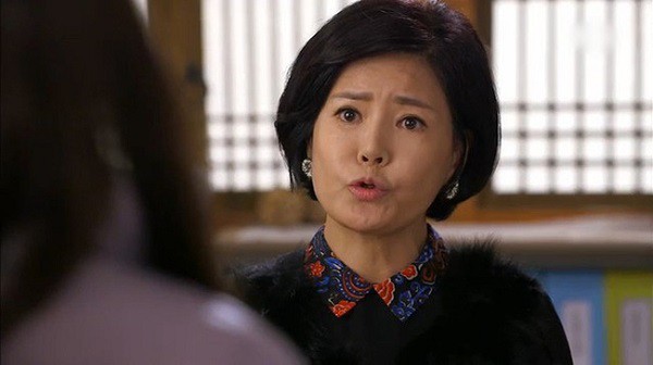 Bí mật tày trời trong cuốn nhật ký của mẹ và màn kịch che đậy của ông bố đĩnh đạc khiến cô con gái ngã quỵ