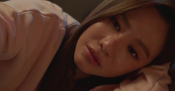 Bí mật tày trời trong cuốn nhật ký của mẹ và màn kịch che đậy của ông bố đĩnh đạc khiến cô con gái ngã quỵ