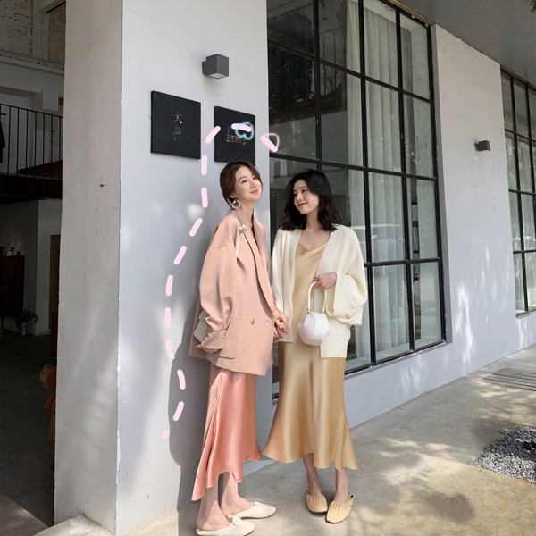 Váy lụa slip dress: Biểu tượng của sự cám dỗ đã quay trở lại!