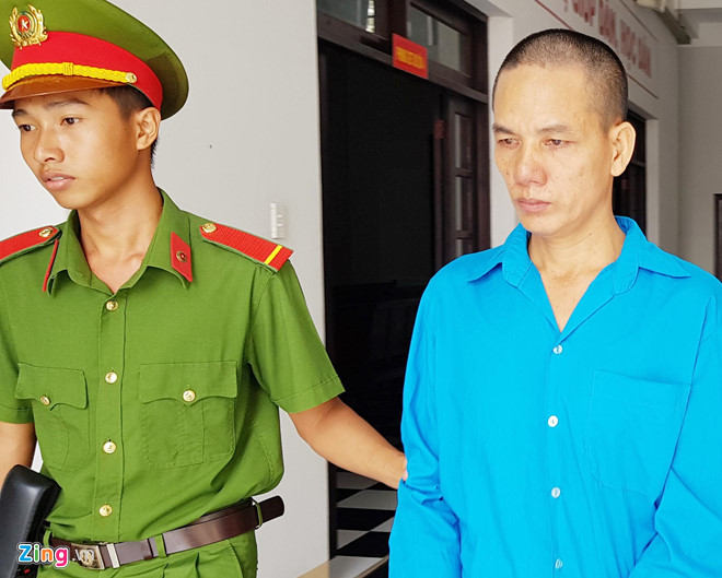 Yêu râu xanh hiếp dâm bé gái cùng xóm lĩnh 17 năm tù