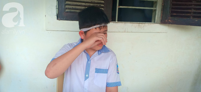 Bố mất chưa giỗ đầu thì mẹ cũng qua đời, hai đứa trẻ 6 và 13 tuổi sống côi cút, đói ăn bên bà ngoại già yếu