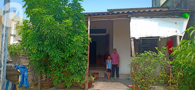 Bố mất chưa giỗ đầu thì mẹ cũng qua đời, hai đứa trẻ 6 và 13 tuổi sống côi cút, đói ăn bên bà ngoại già yếu