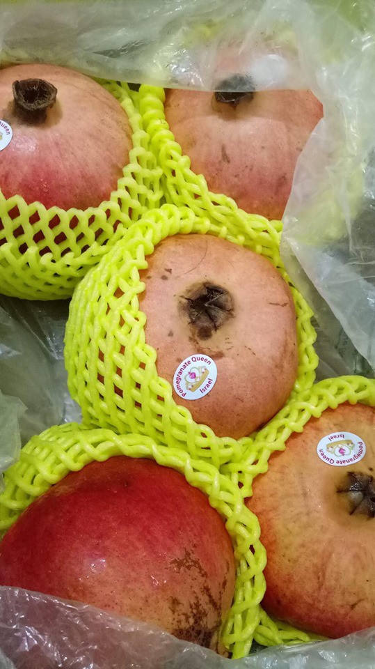 Chi tiền mua phải thùng lựu nhập khẩu thâm đen, người bán đổ lựu bị sốc nhiệt không đền, mẹ bầu bức xúc lên mạng tố cáo mới phát hiện ra sự thật này