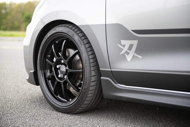 Hiếm hơn cả siêu xe, Suzuki Swift Sport Katana chỉ sản xuất 30 chiếc