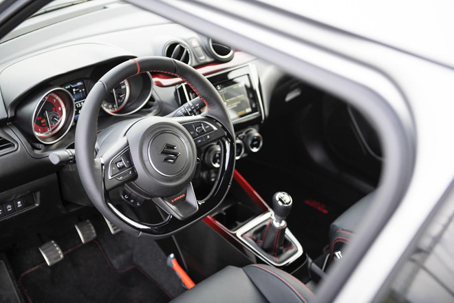 Hiếm hơn cả siêu xe, Suzuki Swift Sport Katana chỉ sản xuất 30 chiếc
