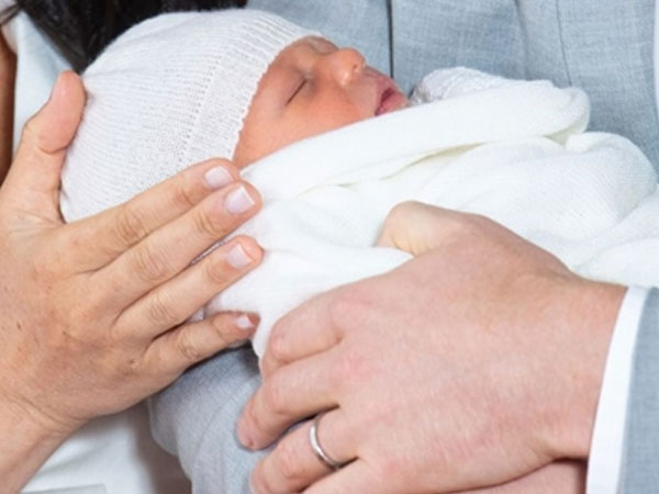 Con trai Hoàng tử Harry lần đầu xuất hiện trước công chúng