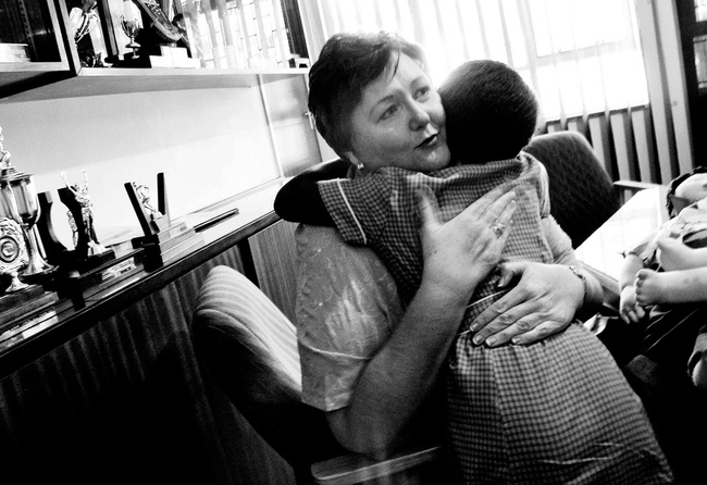 Loạt hình ám ảnh về những đứa trẻ từng bị lạm dụng tình dục