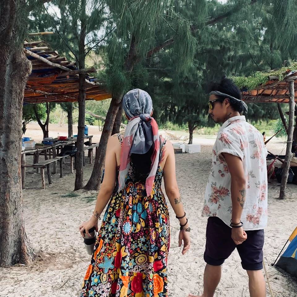 Phía sau hình ảnh chàng rocker lắm ồn ào là một Phạm Anh Khoa vụng về nhưng chăm con cực chu đáo