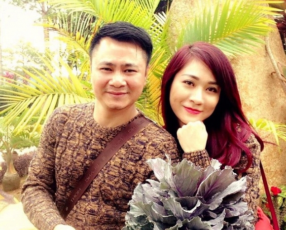 Nhân dịp kỷ niệm 4 năm ngày cưới, Tự Long ngọt ngào nhắn nhủ bà xã: Cảm ơn em và con đã đến bên anh...