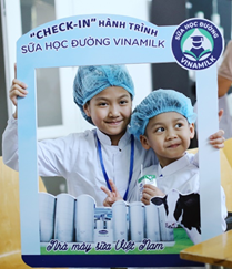 Siêu nhà máy đón những vị khách sữa học đường nhí