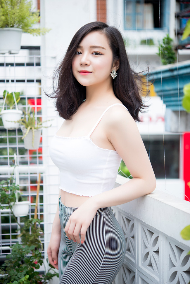 Hot girl Hưng Yên 19 tuổi gây tranh cãi khi nói có lợi thế hơn Chi Pu
