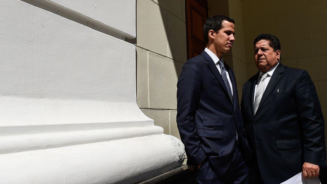 Tình báo Venezuela bắt ôtô giam cấp phó của ông Guaido bên trong