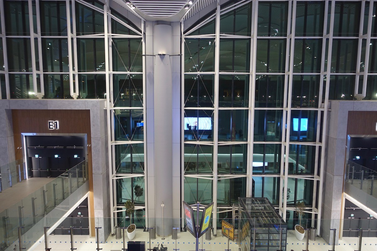 Phòng chờ như khách sạn 5 sao trong sân bay lớn nhất thế giới