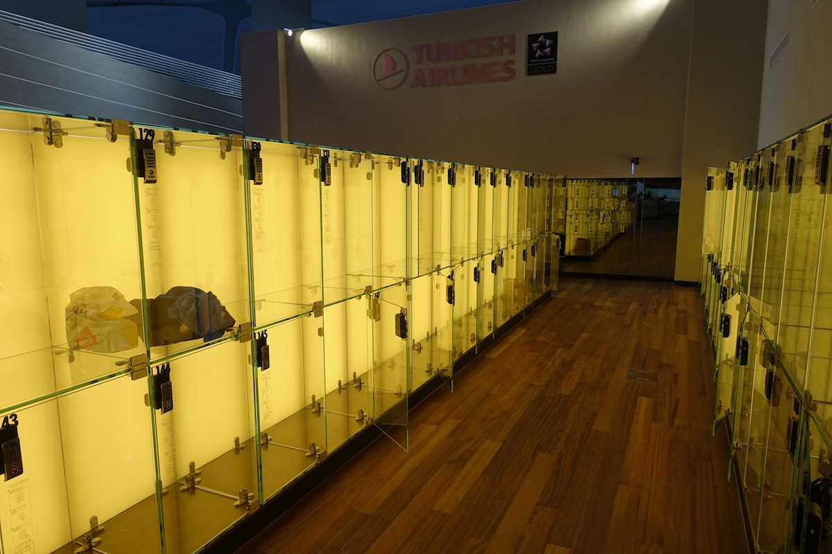 Phòng chờ như khách sạn 5 sao trong sân bay lớn nhất thế giới