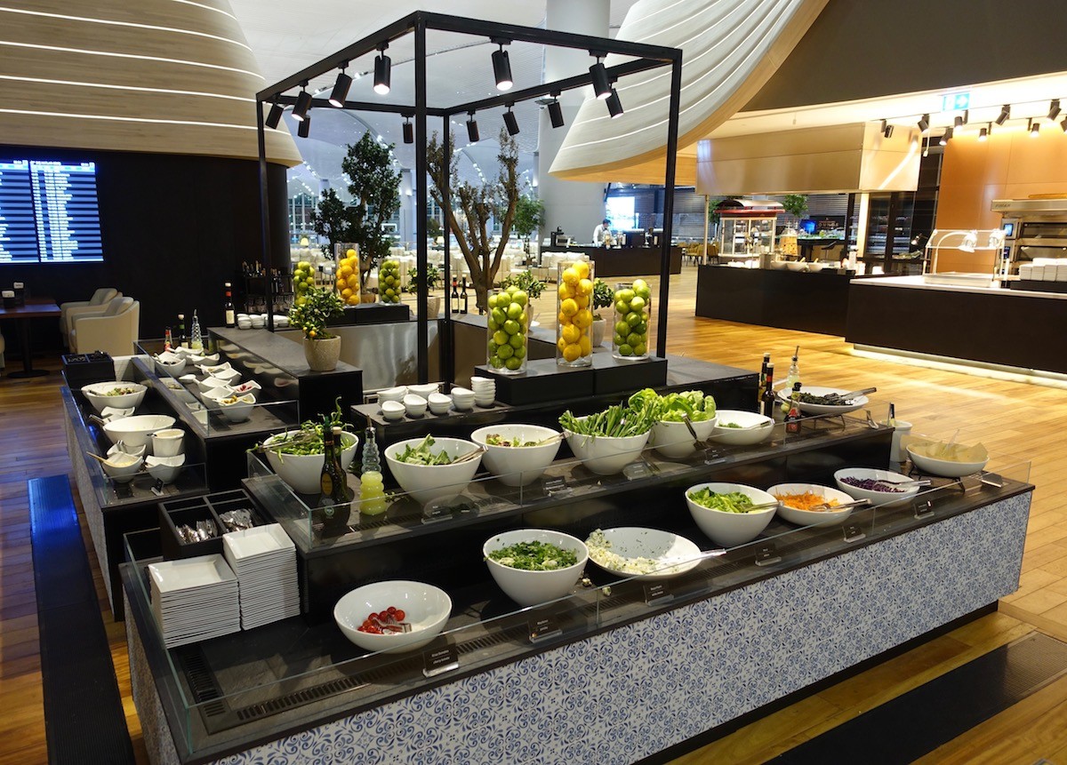 Phòng chờ như khách sạn 5 sao trong sân bay lớn nhất thế giới