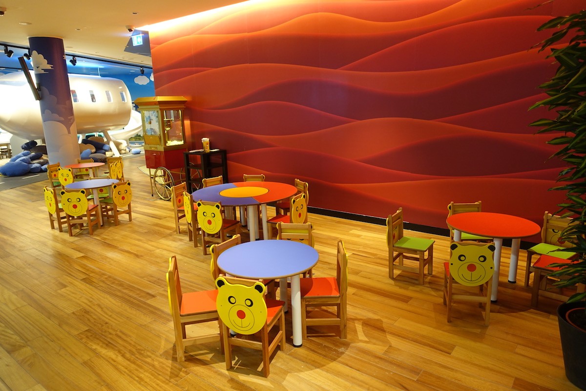 Phòng chờ như khách sạn 5 sao trong sân bay lớn nhất thế giới