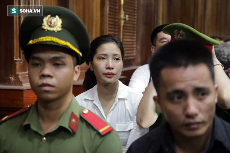 Những giọt nước mắt muộn màng của các bị cáo trong đường dây sản xuất ma túy lớn nhất nước