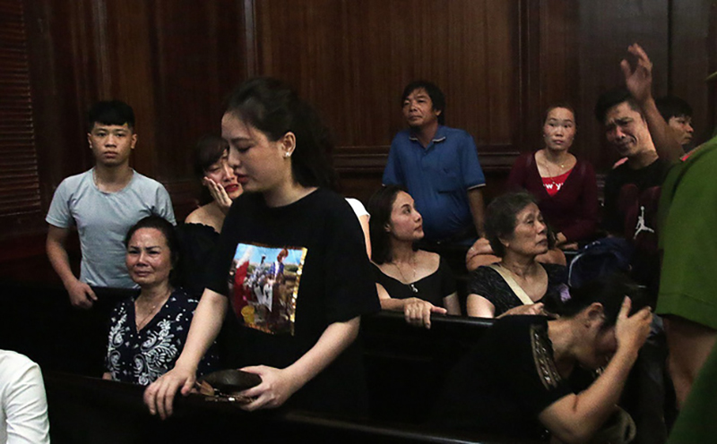 Những giọt nước mắt muộn màng của các bị cáo trong đường dây sản xuất ma túy lớn nhất nước