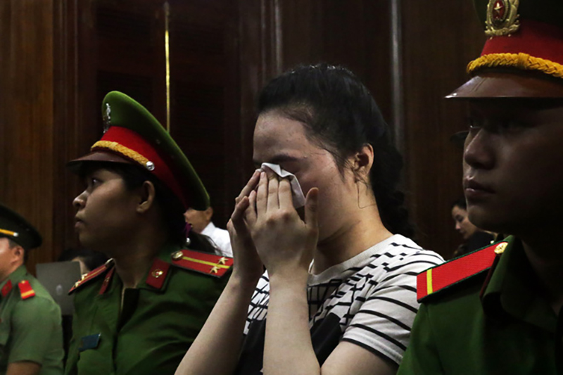 Những giọt nước mắt muộn màng của các bị cáo trong đường dây sản xuất ma túy lớn nhất nước