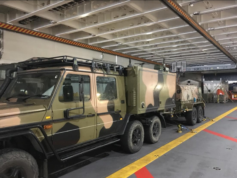 Dàn trực thăng săn ngầm trên siêu tàu đổ bộ tại cảng Cam Ranh