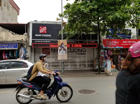 Chuỗi cửa hàng Nhật Cường Mobile đóng cửa khi bị công an khám xét