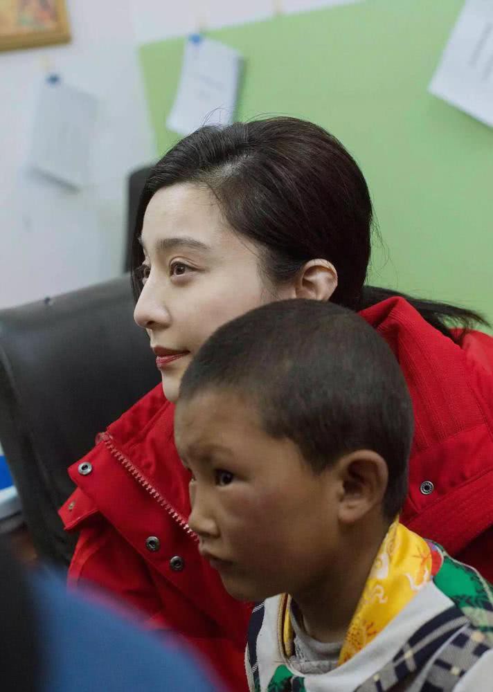 Tự hào là nữ hoàng không động chạm dao kéo, giờ đây Phạm Băng Băng phải sửa mũi để đổi vận sau scandal?