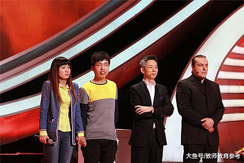 Cậu bé ngốc đánh bại cả giáo sư đại học qua một phép tính