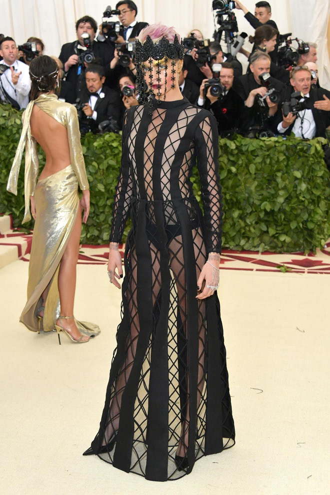 Kendall Jenner mặc hở táo bạo nhất lịch sử Met Gala