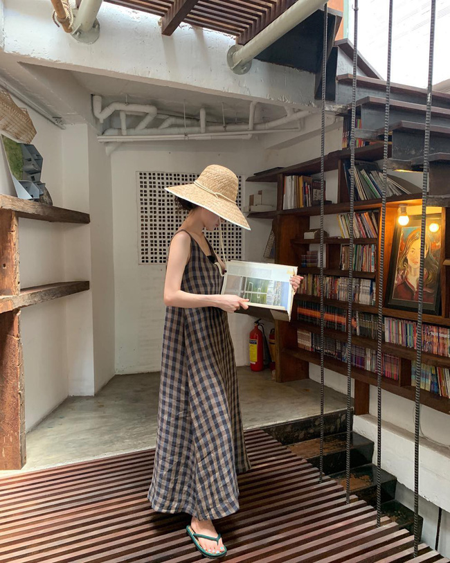 Cá là bạn không chỉ học được cách mix đồ mà còn tiện học được cả cách pose dáng ảo diệu từ street style Châu Á