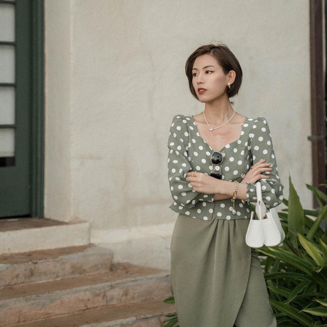 Cá là bạn không chỉ học được cách mix đồ mà còn tiện học được cả cách pose dáng ảo diệu từ street style Châu Á