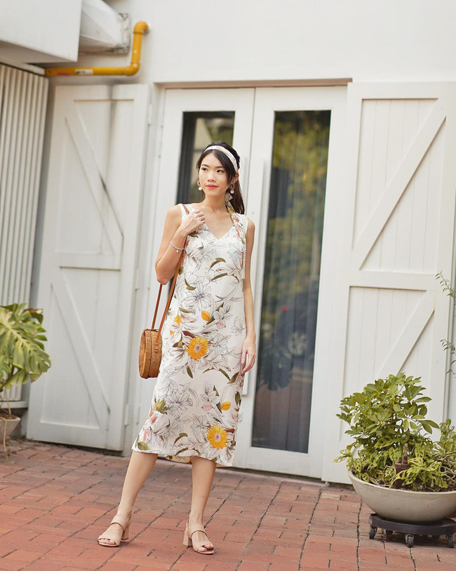 Cá là bạn không chỉ học được cách mix đồ mà còn tiện học được cả cách pose dáng ảo diệu từ street style Châu Á