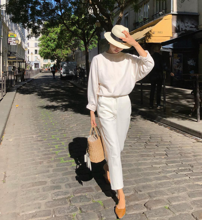 Cá là bạn không chỉ học được cách mix đồ mà còn tiện học được cả cách pose dáng ảo diệu từ street style Châu Á