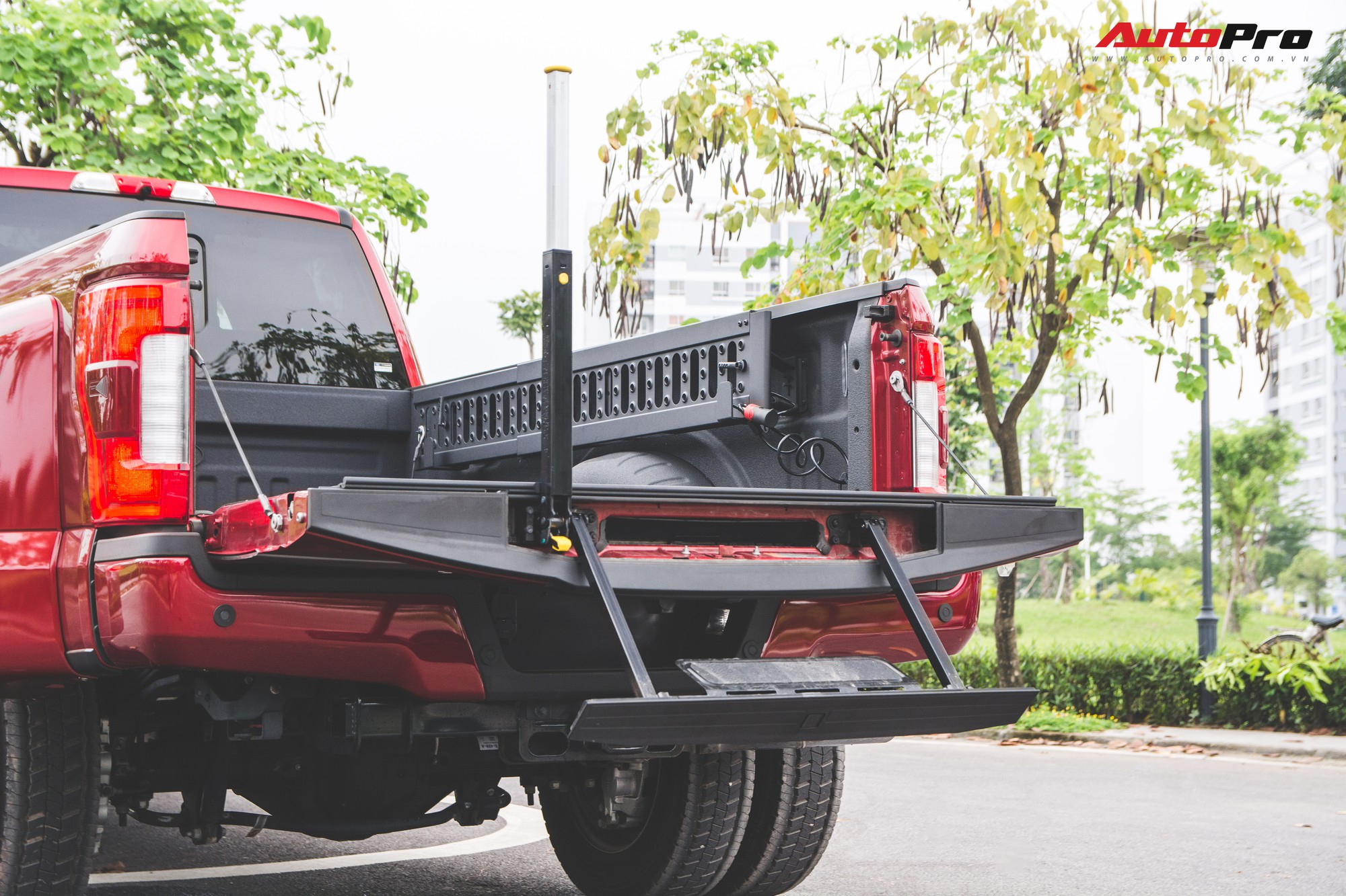 Cận cảnh Ford F-450 Limited Heavy Duty đầu tiên Việt Nam - Ông trùm của làng bán tải có giá hơn 6 tỷ đồng