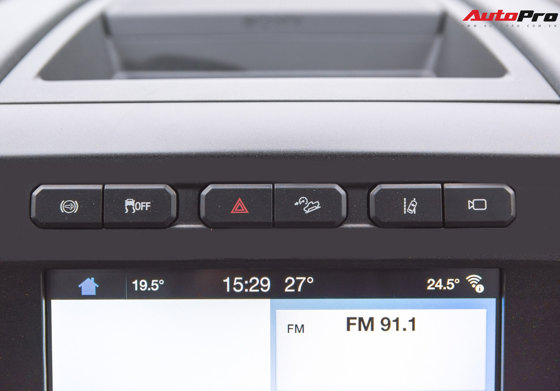 Cận cảnh Ford F-450 Limited Heavy Duty đầu tiên Việt Nam - Ông trùm của làng bán tải có giá hơn 6 tỷ đồng Cận cảnh Ford F-450 Limited Heavy Duty đầu tiên Việt Nam - Ông trùm của làng bán tải có giá hơn 6 tỷ đồng