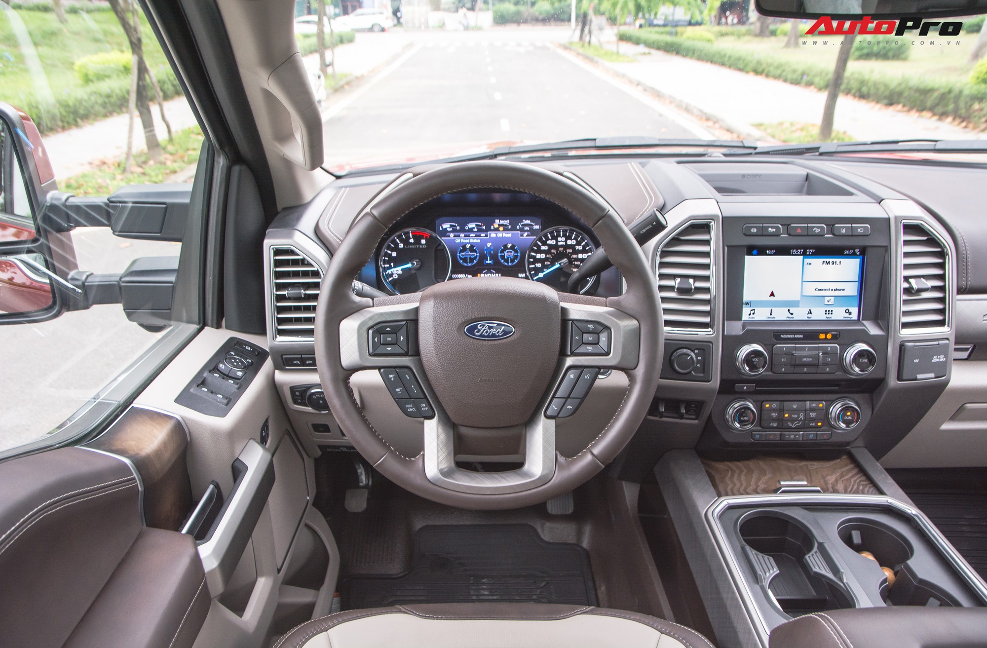 Cận cảnh Ford F-450 Limited Heavy Duty đầu tiên Việt Nam - Ông trùm của làng bán tải có giá hơn 6 tỷ đồng