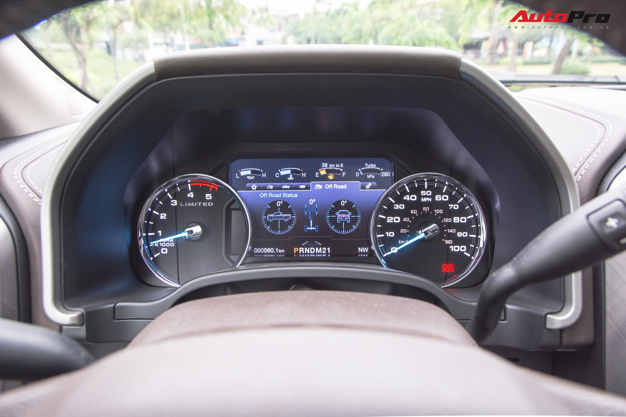 Cận cảnh Ford F-450 Limited Heavy Duty đầu tiên Việt Nam - Ông trùm của làng bán tải có giá hơn 6 tỷ đồng Cận cảnh Ford F-450 Limited Heavy Duty đầu tiên Việt Nam - Ông trùm của làng bán tải có giá hơn 6 tỷ đồng