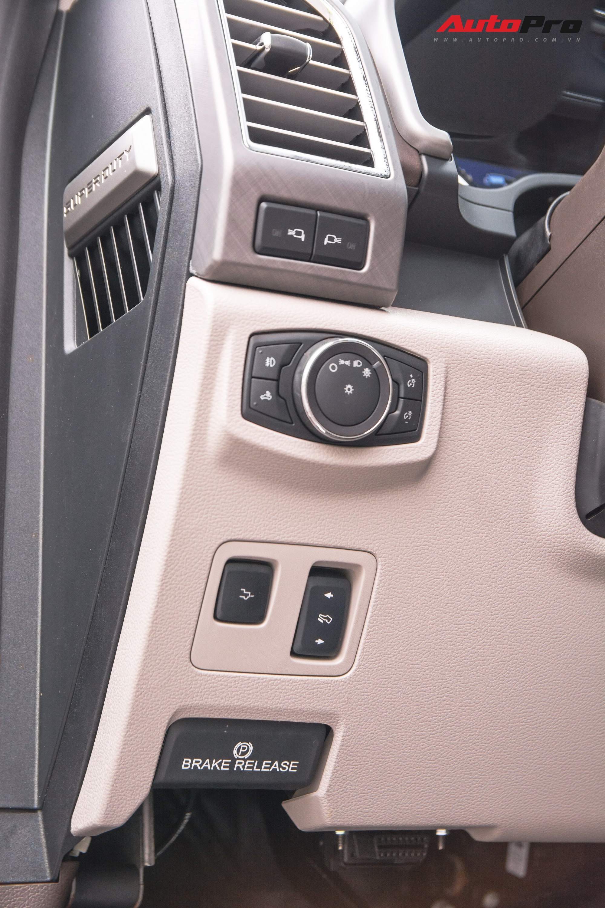 Cận cảnh Ford F-450 Limited Heavy Duty đầu tiên Việt Nam - Ông trùm của làng bán tải có giá hơn 6 tỷ đồng