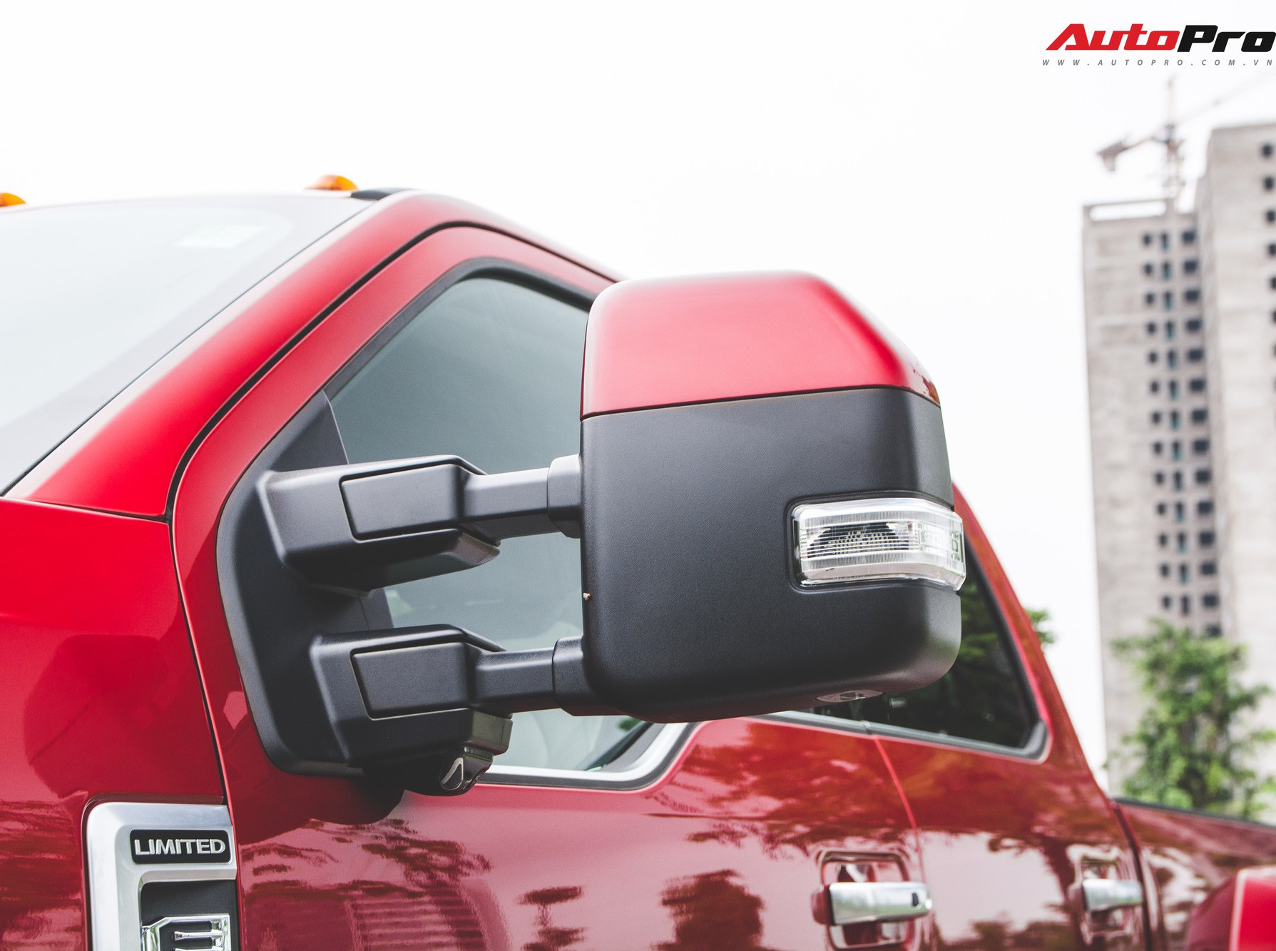 Cận cảnh Ford F-450 Limited Heavy Duty đầu tiên Việt Nam - Ông trùm của làng bán tải có giá hơn 6 tỷ đồng Cận cảnh Ford F-450 Limited Heavy Duty đầu tiên Việt Nam - Ông trùm của làng bán tải có giá hơn 6 tỷ đồng