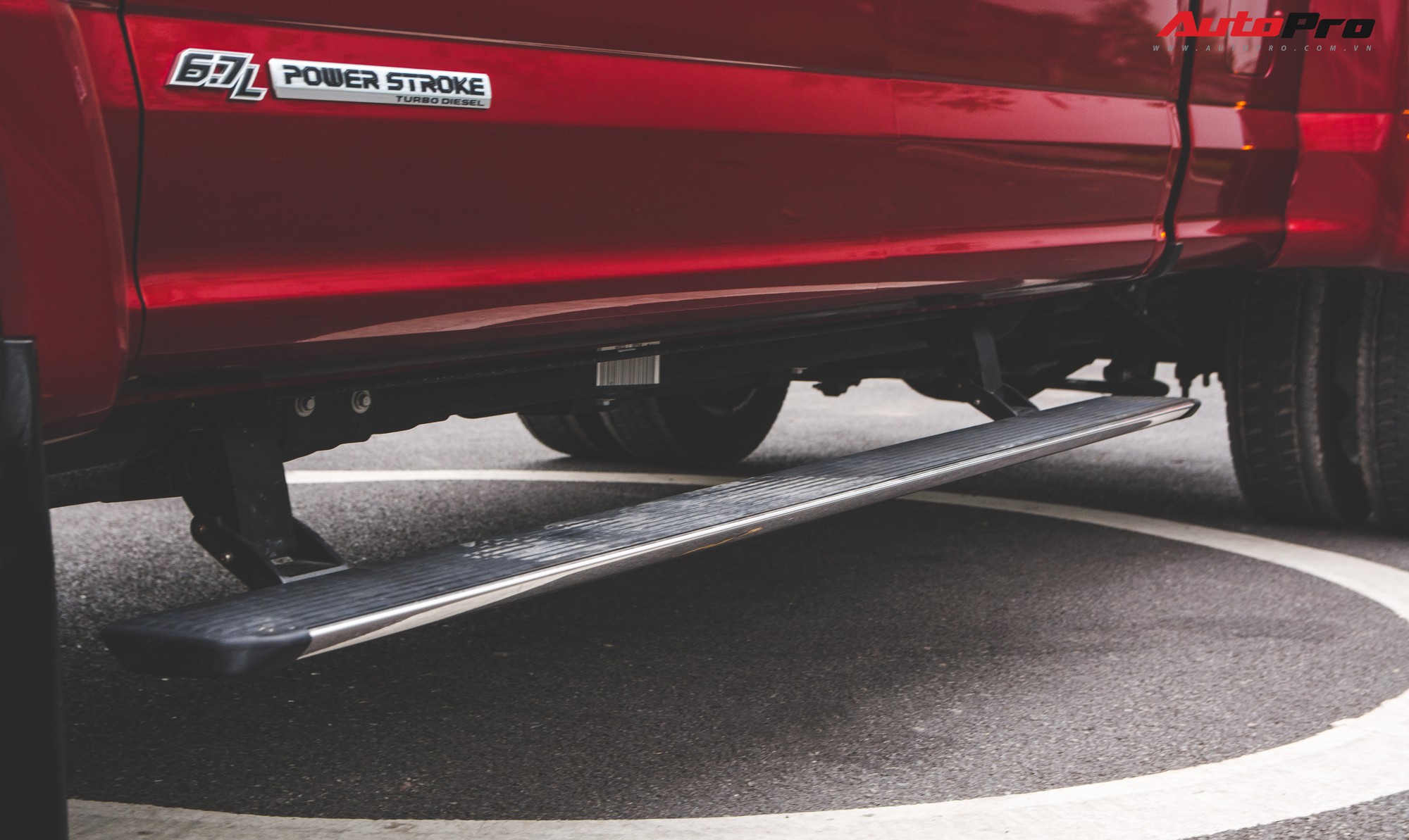 Cận cảnh Ford F-450 Limited Heavy Duty đầu tiên Việt Nam - Ông trùm của làng bán tải có giá hơn 6 tỷ đồng Cận cảnh Ford F-450 Limited Heavy Duty đầu tiên Việt Nam - Ông trùm của làng bán tải có giá hơn 6 tỷ đồng