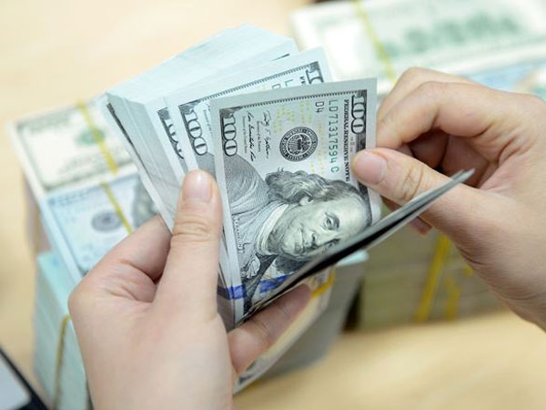Ngân hàng tiếp tục nâng giá USD