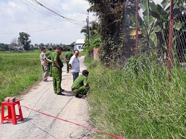 Người phụ nữ bị thanh niên cầm dao chặn cướp xe SH giữa ban ngày ở Sài Gòn