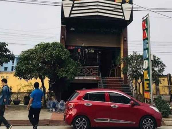 Say rượu đi tìm xe, nam thanh niên đâm 2 nhân viên quán karaoke ở Quất Lâm