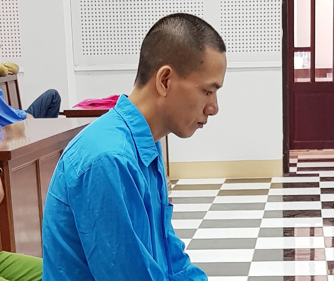 Gã dượng đồi bại bị phát hiện đang hiếp dâm cháu vợ trên võng sau khi cho nạn nhân 50 ngàn đồng