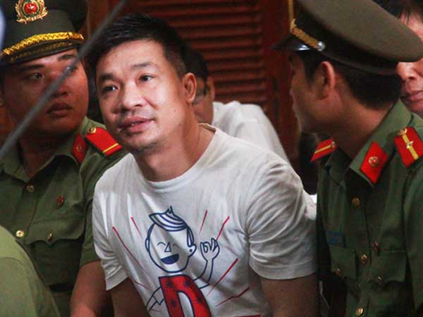 Khoảnh khắc ông trùm nở nụ cười mãn nguyện khi người tình Ngọc Miu thoát án tử hình