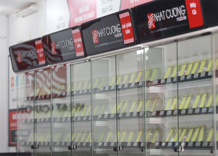 Nhiều cửa hàng Nhật Cường Mobile bị khám xét