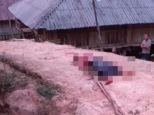 Thi thể nhiều vết đâm của người đàn bà độc thân